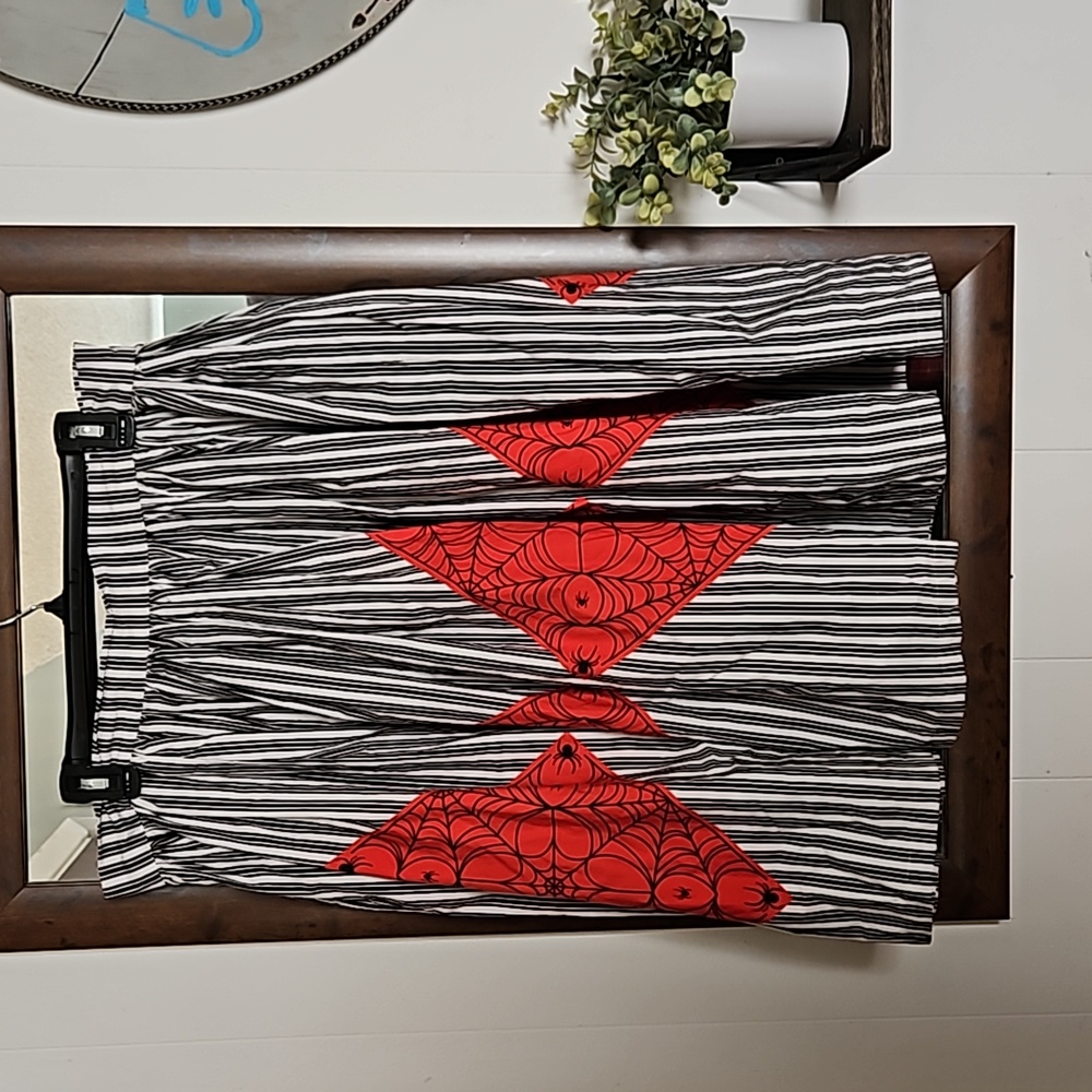 Oblong Box Shop Skirt XL